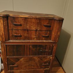 Mid-century Walnut Five Drawer Chester Drawers 