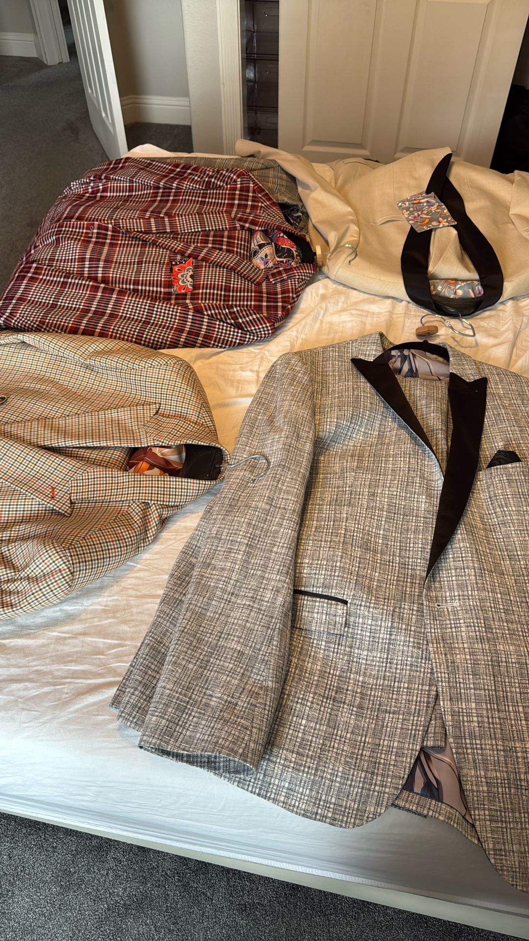 Paisley & Gray Designer Suite Collection - 44R Jackets / 36 Waist 32 Length Pants