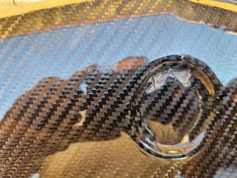 Tengo Este hood de mercedes Bens de carbon fiber what year is don't know  buen estado