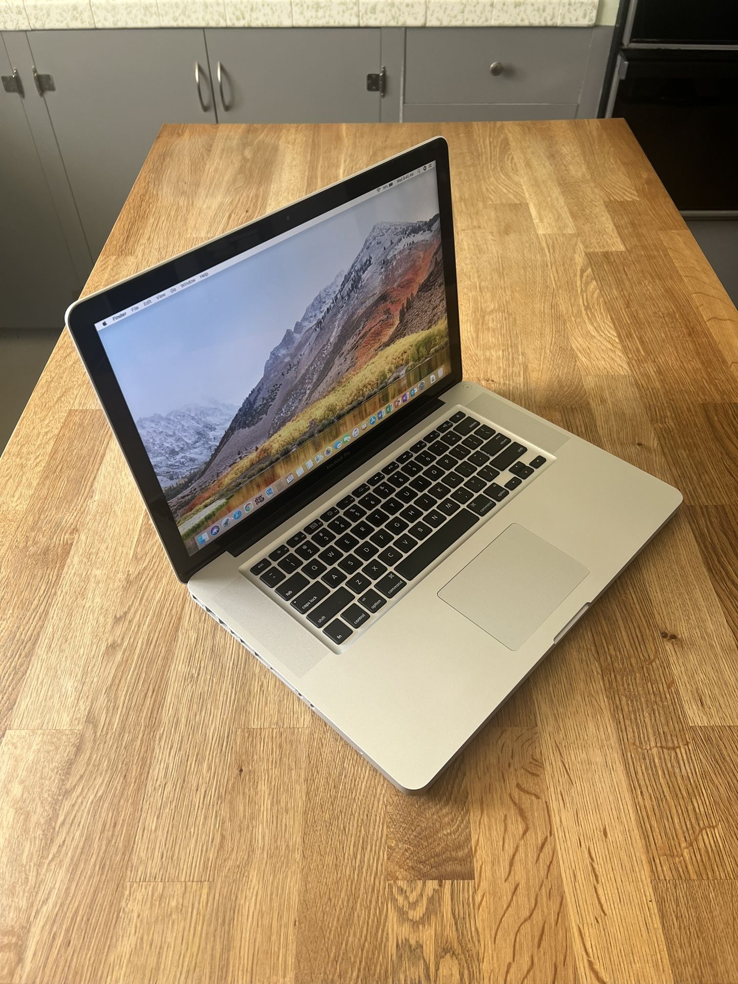 MacBook Pro 15 Inch Apple Laptop - lntel i7 Processor / 4GB Memory / 1 TB Hard Drive / MS Office / OS High Sierra / New Battery Installed