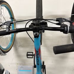 GT Stomper Pro 24 Mountain Bike