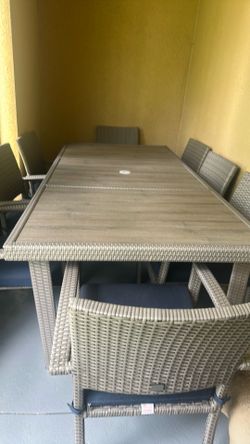 Set outdoor dining table
