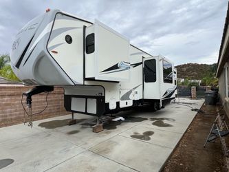 Eclipse Iconic Toy Hauler 43’ w/ 16’ Garage