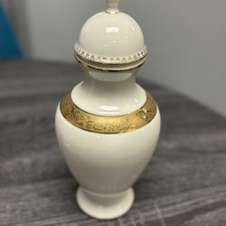 Vintage Ethan Allen Urn Vase 