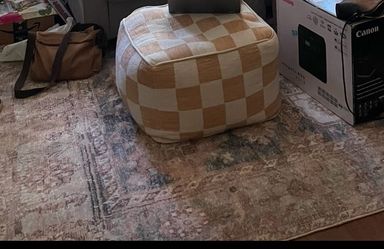 Soft multicolor rug and pouf/ottoman