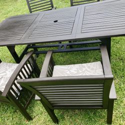 BEAUTIFUL PATIO SET GOOD CONDITION 