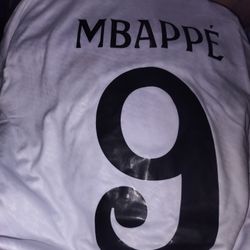 REAL MADRID MBAPPÉ 2XL VERSION AFISIONADO