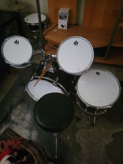 D1 drum set with stool