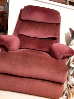 ***LAZEY BOY BECLINER must sell BEST OFFER NO ROOM FOR IT