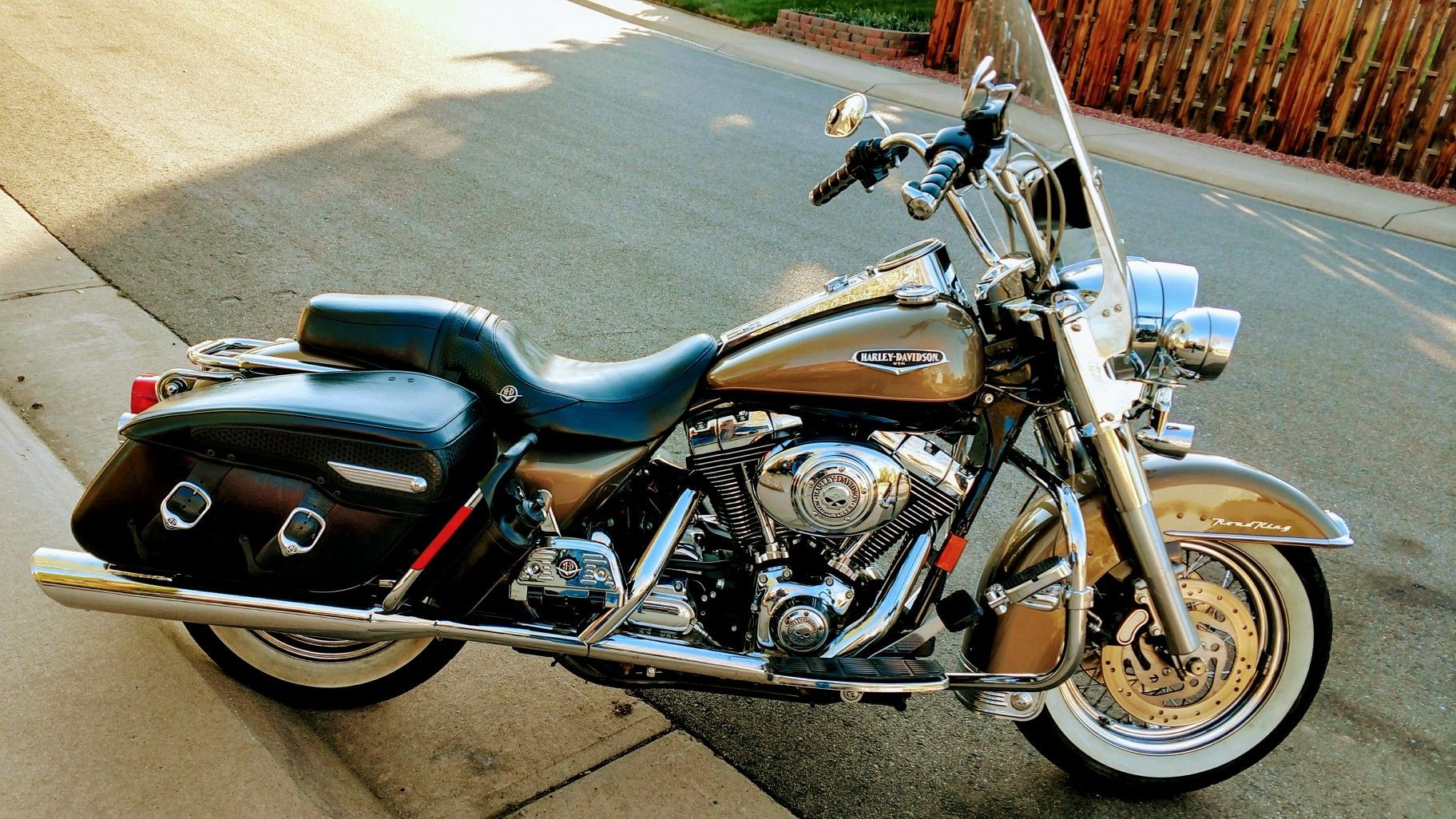 2005 Harley Davidson Road King FLHR