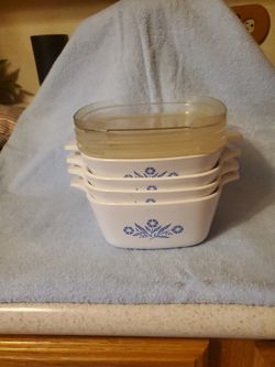 4 Corning wear bowls with lids