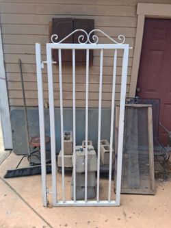 Gate
