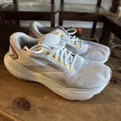 Tennis shoes - 8.5 women’s