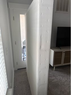 Full Size Box Spring - Like New!