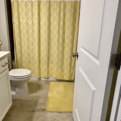 Beautiful Yellow Bath Set