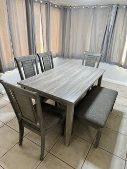 MOVING SALE- 6 Piece Dining Table Set