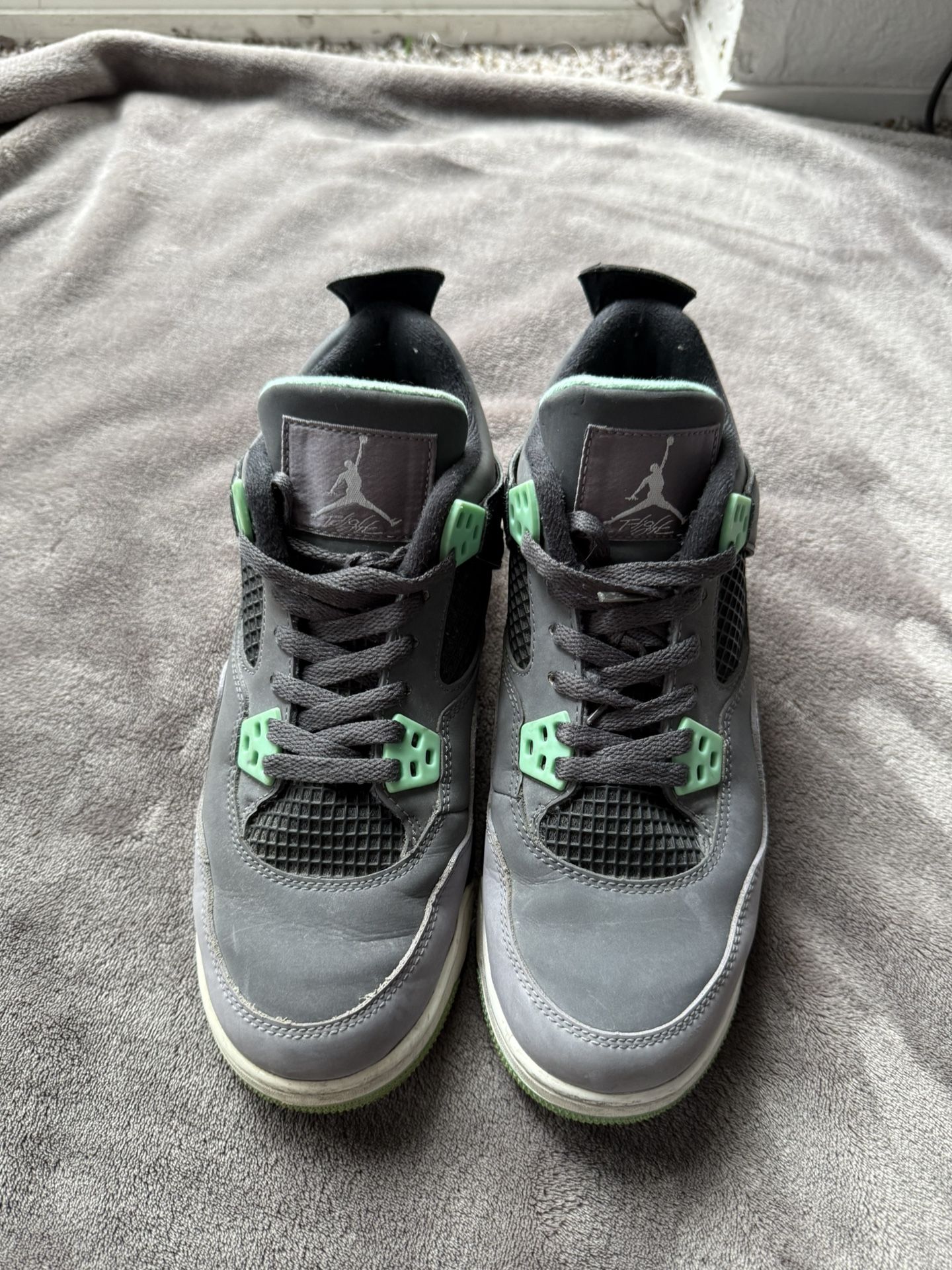Nike Air Jordan Retro 4 Green Glow Size 7y