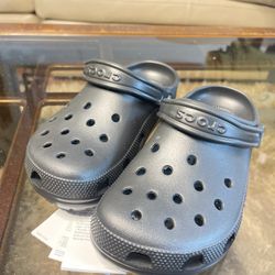 Black Crocs 