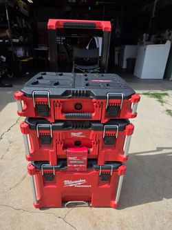Milwaukee
Packout 22" Rolling Tool Box, 22" Large Tool Box and 22" Medium Tool Box Pro System Low Profile Handle