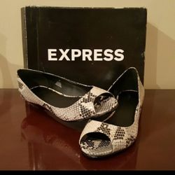 Express Wedges Size 9