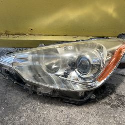 2012-2014 TOYOTA PRIUS C LH HEADLIGHT OEM