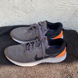 Nike Odyssey React Gunsmoke Running Shoes Sz 6..