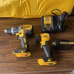 Dewalt 20 V hammer drill flashlight kit