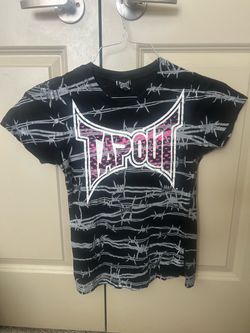 Vintage Y2K TAPOUT Barbed Wire T-Shirt Size Small