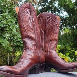 Lucchese Hand Crafted Boots. Style 2083 ● 11 1/2 D . Made In San Antonio Texas