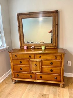 Tommy bahama original Bedroom set ( deliver available)