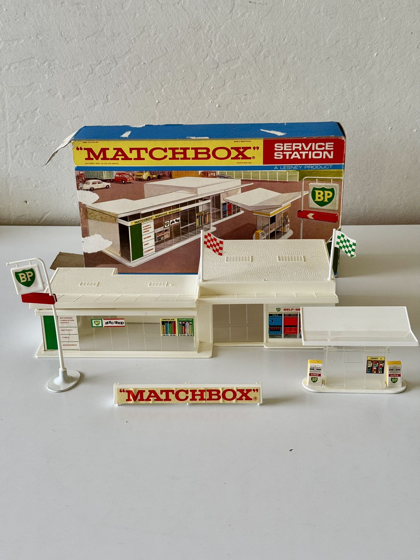 BP Matchbox Service Station Showroom Mg-1 Lesney Box England 1960s