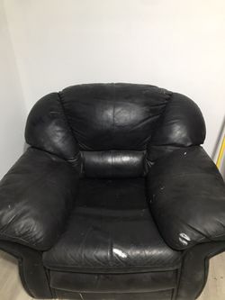 black real leather sofa $100 firm price need some cleaning “ not recliner “ 