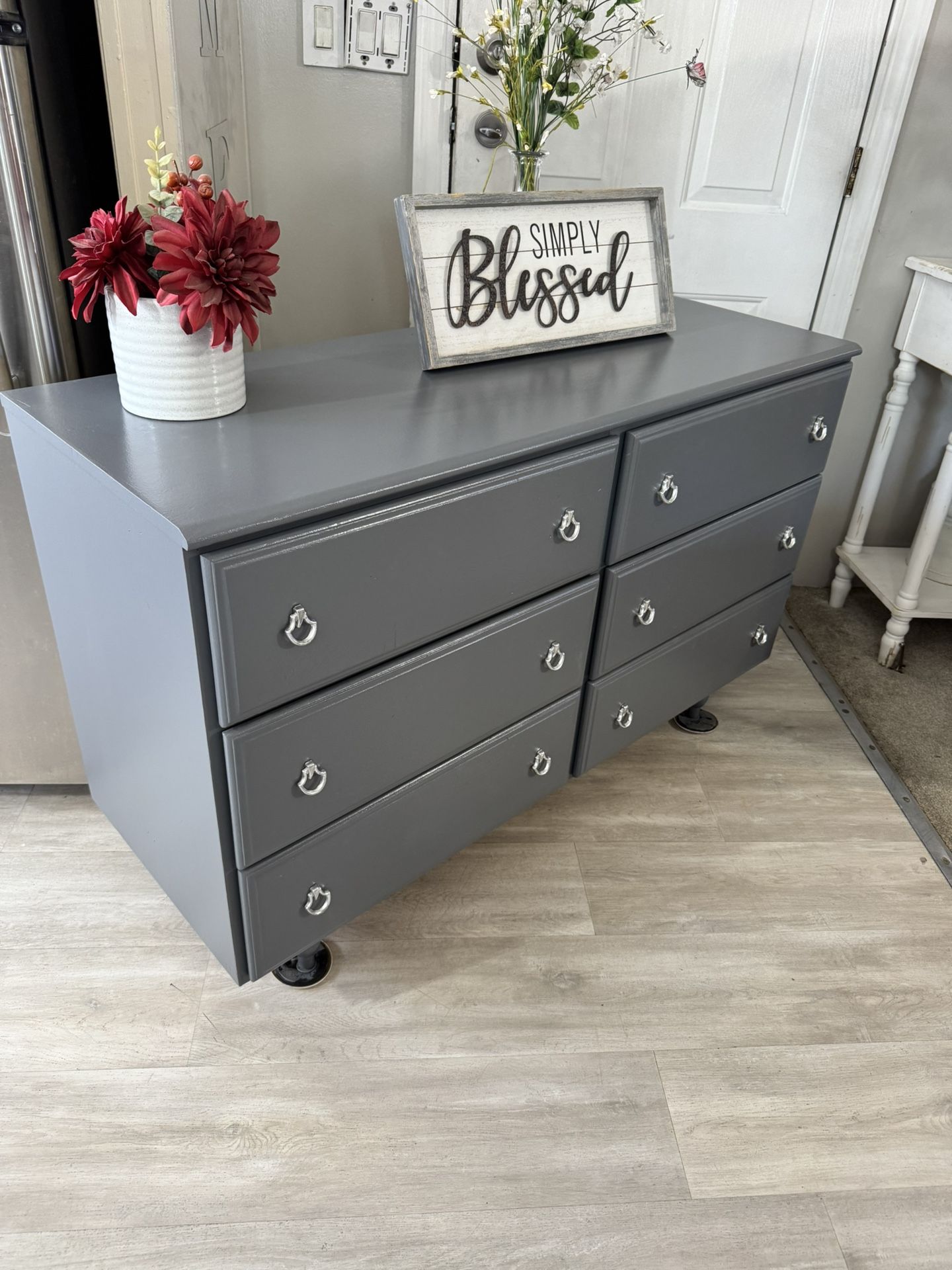 ✨✨BEAUTIFUL GRAY SHORTER LONG 6 DRAWER DRESSER✨✨