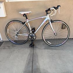 Raleigh Capri 1.0 road bike