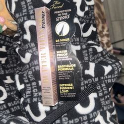 Two-faced liquid eyeliner