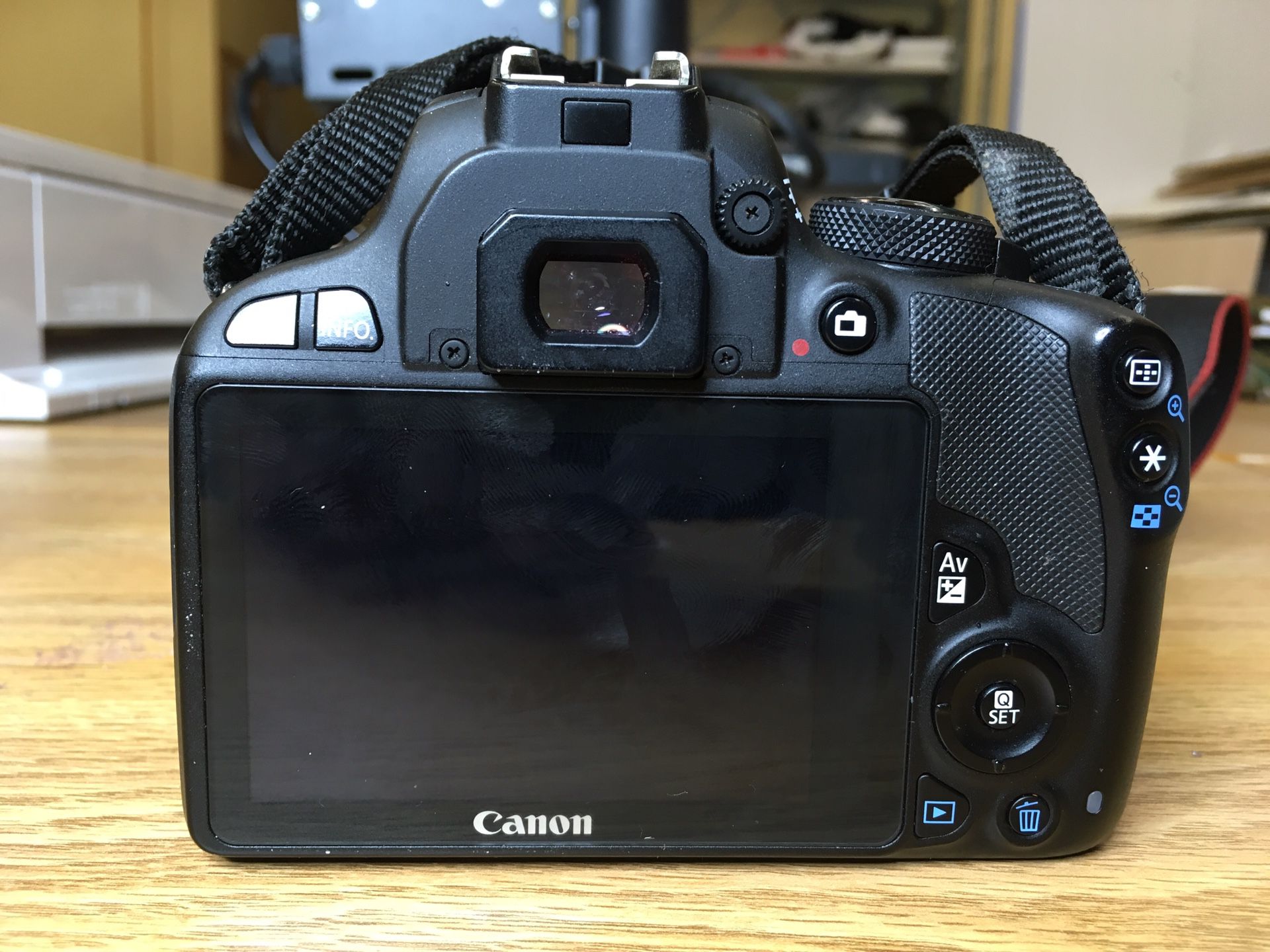 Canon EOS Rebel SL1 18 MP DSLR Camera w/ 18-55mm f/3.5-5.6 IS STM Lens #L8051