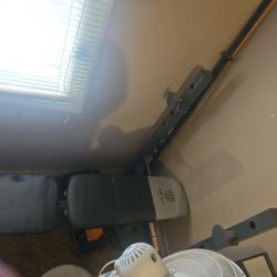 Gold's Gym Weight Bench (READ DESCRIPTION)