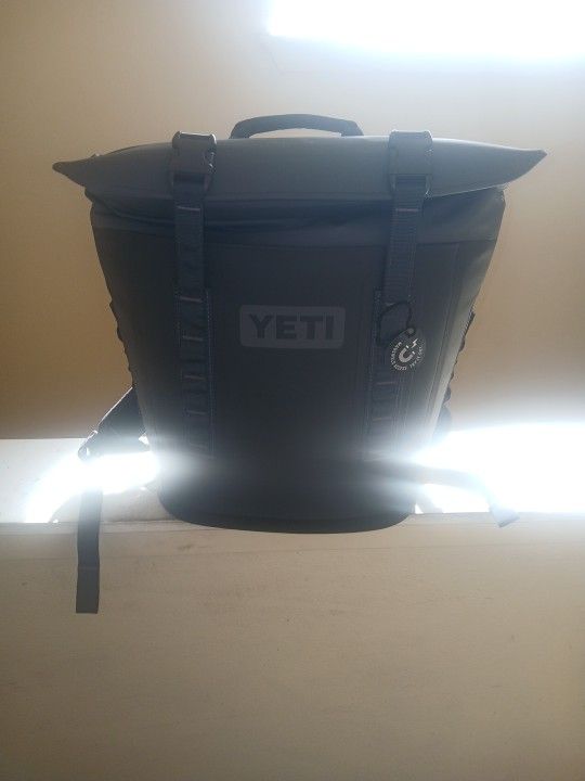 YETI M12 BACKPACK COOLER 