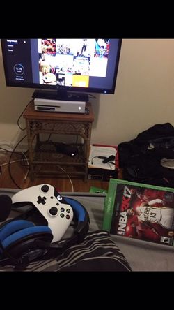 White Xbox one comes w NBA 2k17