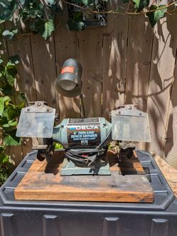 DELTA 6"- Thin Line Bench with Light