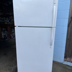 Refrigerator Kenmore 18”