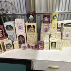 precious moments figurines - lot of 60