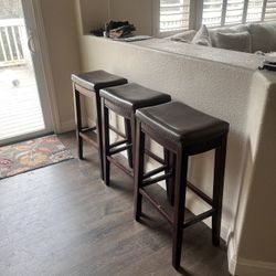 3 NICE BARSTOOLS