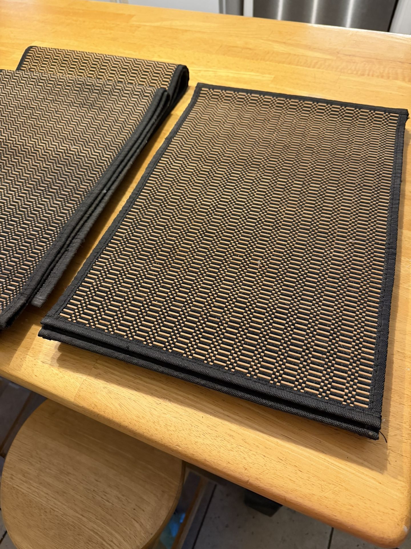 Set Of 6 Placemats And 2 Runners