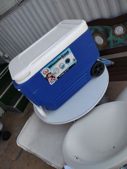 IGLOO Wheels Cooler 38 Q 36 Liters