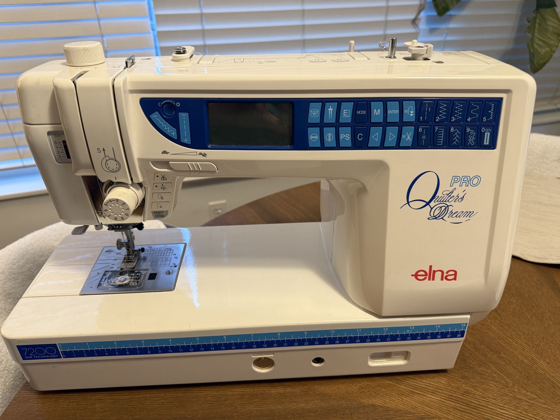 Elna Pro Quilters Dream 7200 Sewing Machine