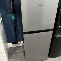 Midea Mini Fridge