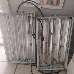 Pair of grow lights, working w/ 4 bulbs