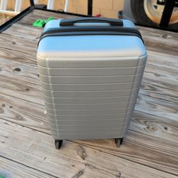 22" Carry On Suitcase