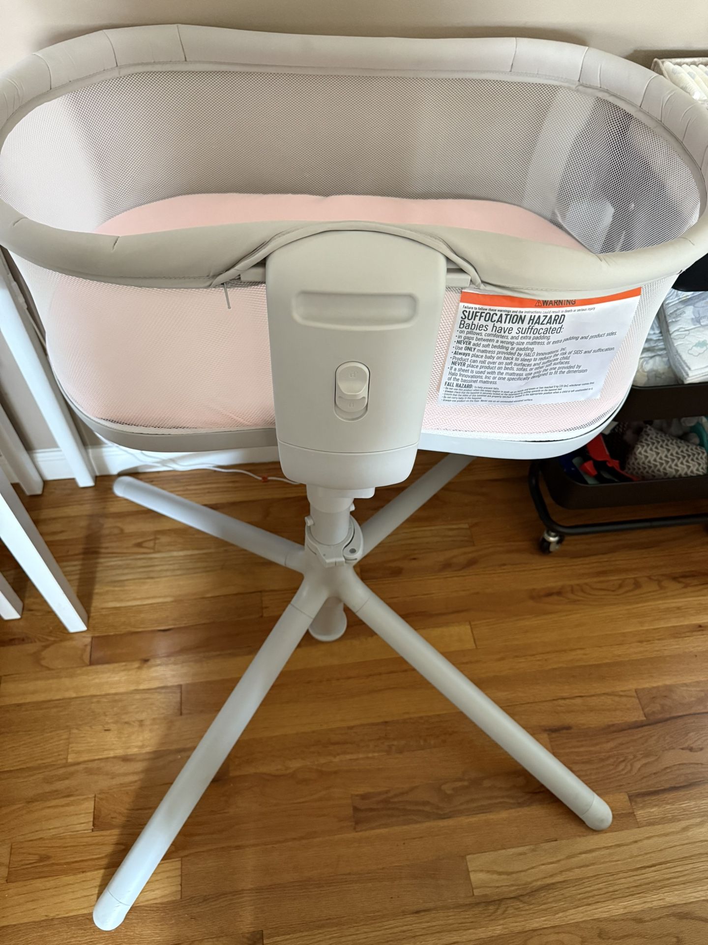 Halo BassiNest Swivel bassinet
